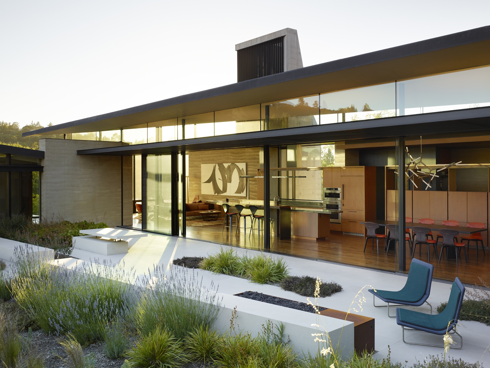 Automated shading can be seamlessly integrated into the expansive glass walls, allowing shades to lower at the touch of a button—or automatically throughout the day—to manage glare, heat, and privacy while preserving the home's connection to the landscape.